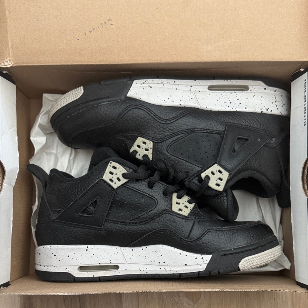 Jordan Air 4 Retro Black and Tech Gray